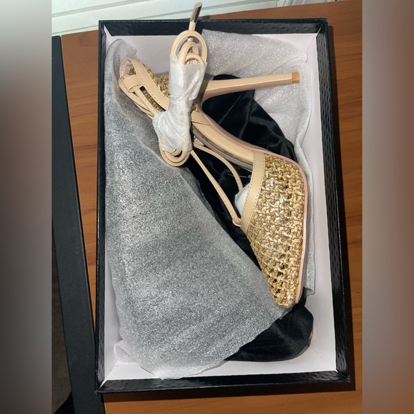 SHANE JUSTIN - Picture 3 of 5